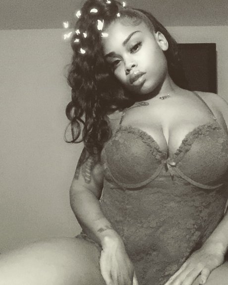 LovelyCurves69 xxxスター 写真