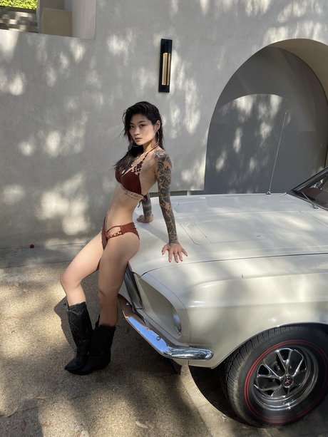 女子高生オンリーファンズ ホット裸 写真