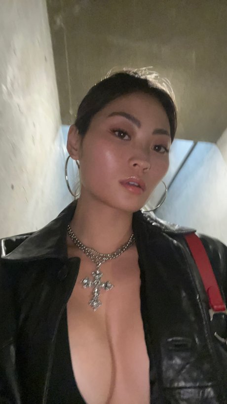 Mae Col 裸モデル 写真