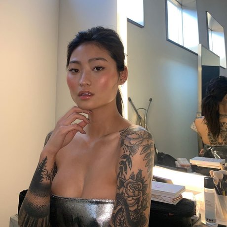Mae Col セクシーなスター 画像
