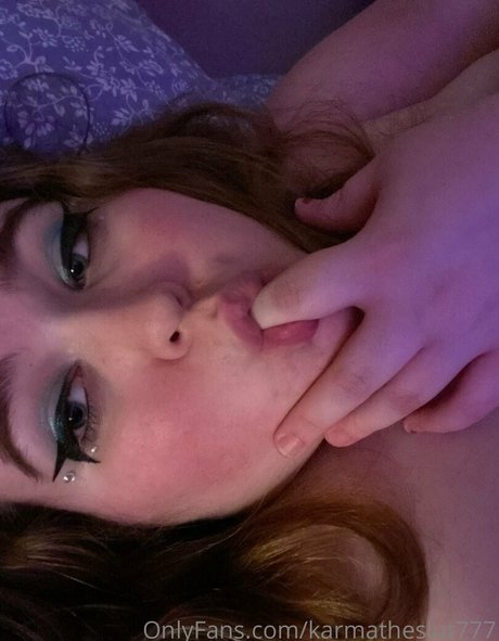 karmatheslut777 セックス女優 写真