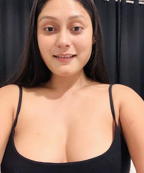 Real Goddessanna ホットなモデル 写真