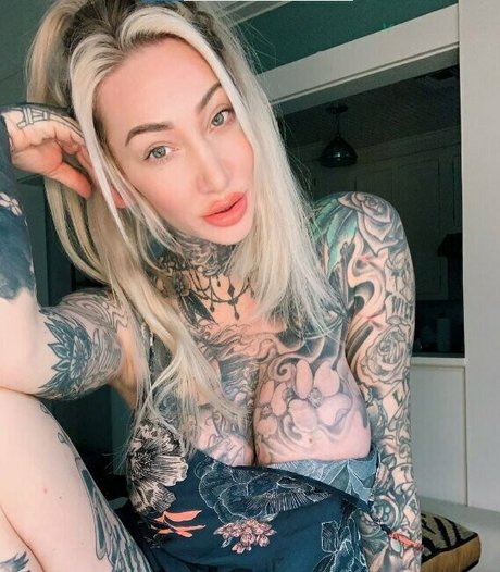 arielqween 完璧なポルノスター 写真