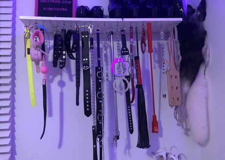 kinkynyrafree スター xxx 写真