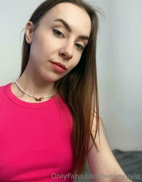 小さいチンポのシーメールOnlyFans ヌード 写真
