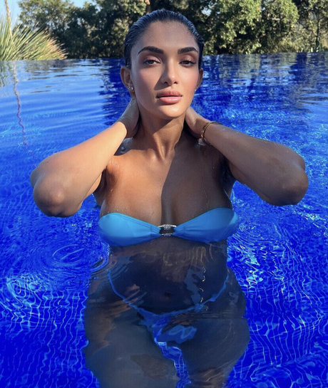 Nadiya Khan ポルノスター セクシー 画像