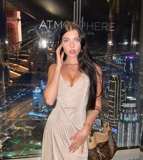 Alina Enero トップスター 写真