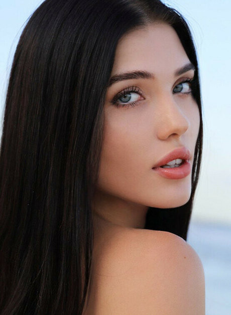 Alina Enero ホットなスター 写真