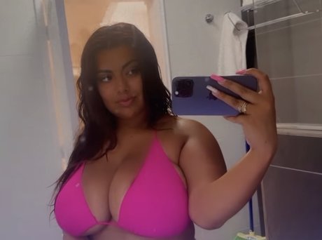 Shahira Miah 裸のモデル 画像