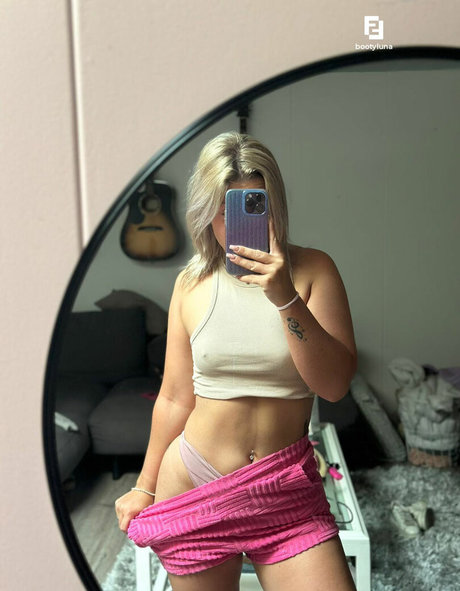 BootyLunaa 完璧なモデル 写真