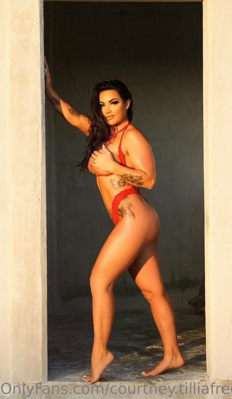 courtney tilliafree セクシーなスター 写真