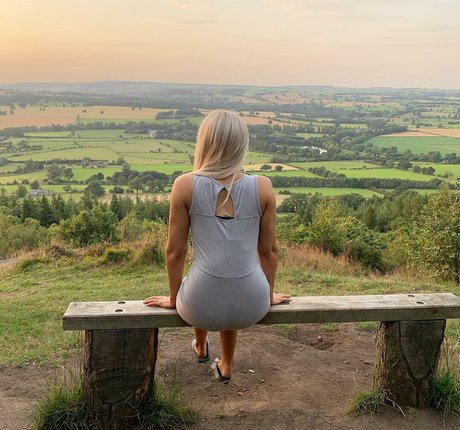 Emma Louise Jones ポルノ女優 写真