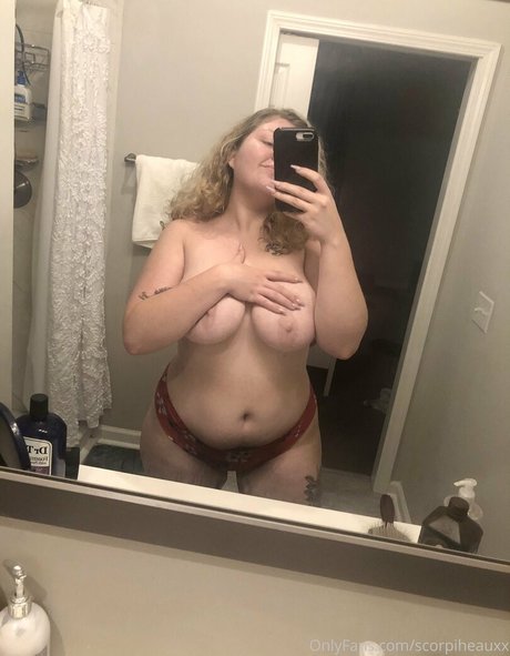scorpiheauxx トップポルノスター 写真