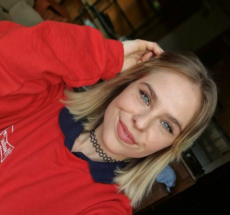 emmachloee かわいいポルノスター 写真