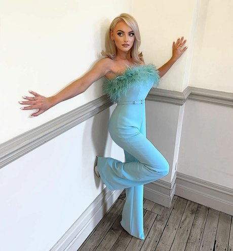 Katie McGlynn ホットスター 写真