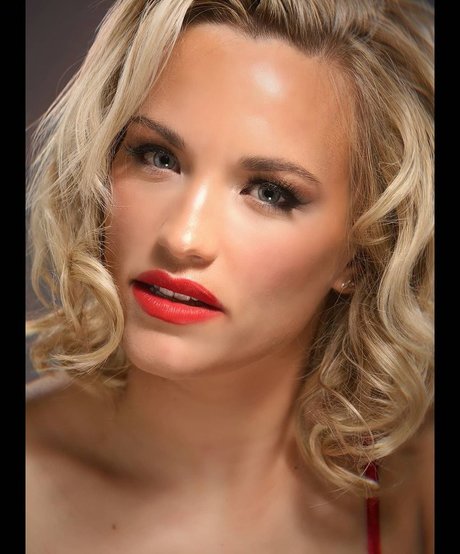 Phillipa Sharples xxxポルノスター 写真