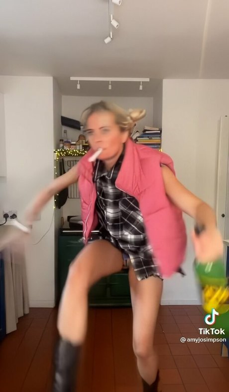 Amy Jo Simpson HDモデル 写真