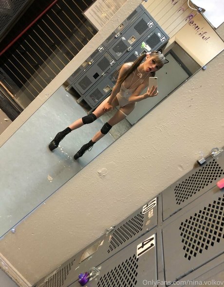 nina volkova モデル 写真