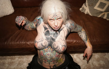 cignosuicide ヌードのポルノスター 写真