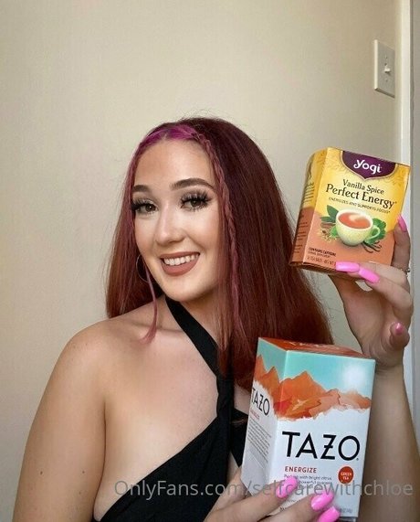 selfcarewithchloe ヌード女優 写真
