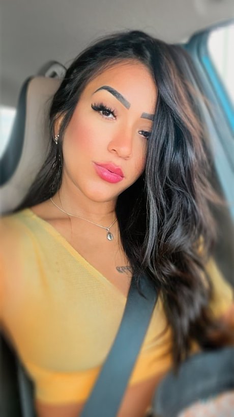 Mia Lee top profile image