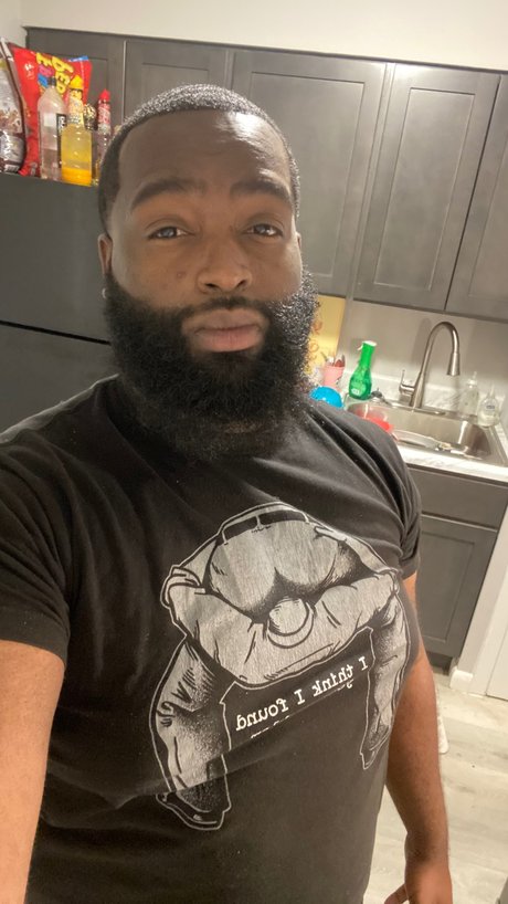 Bearded Bully エロティックモデル ギャラリー