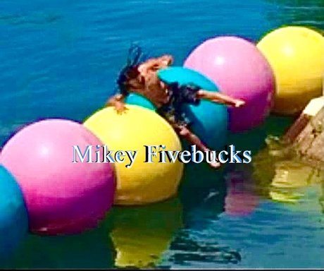 Mikey5bucks アダルトモデル 写真