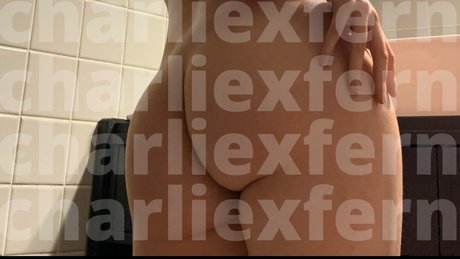 Charlie Flowers アダルトスター 写真