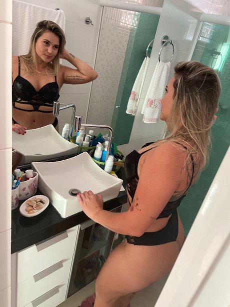 Michelly セックス女優 写真