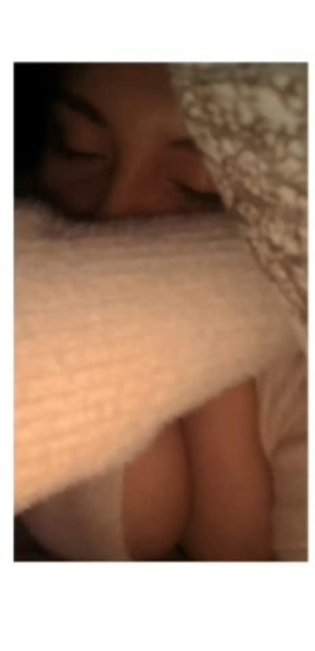 Lady big tits 美しいスター 写真