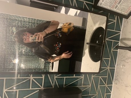 Black Ivy スター 裸 写真