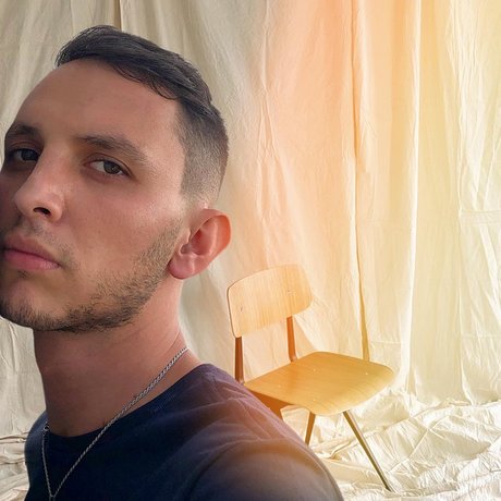 Adrian Bencomo かわいいモデル 写真