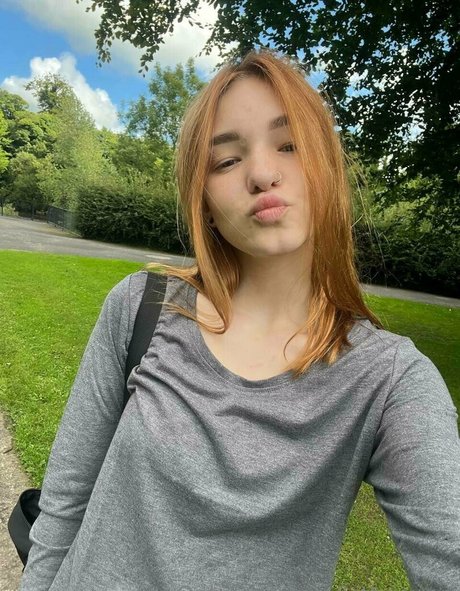 おっぱいを吸うOnlyFans 無料 写真