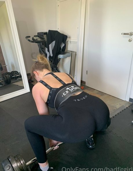 badfitgirl 完璧なスター 写真