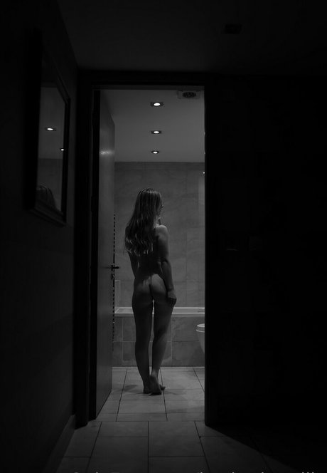 大きな黒いおっぱいオンリーファンズ アートポルノ 写真