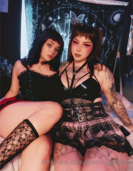 gloomygoddess 裸のスター 写真