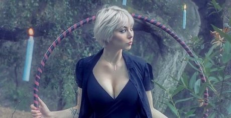 Bridget Boltz 裸のモデル ギャラリー