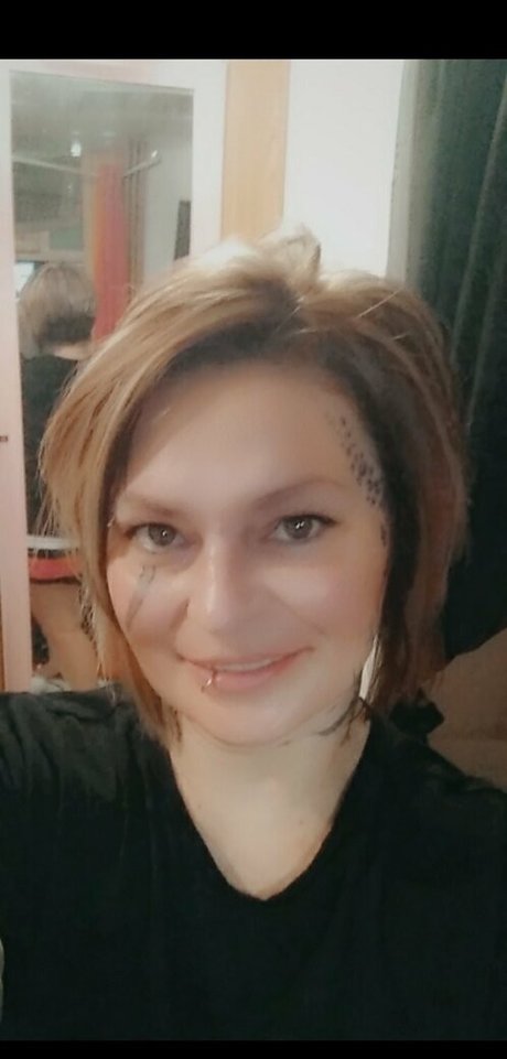 lluvely ポルノモデル 写真