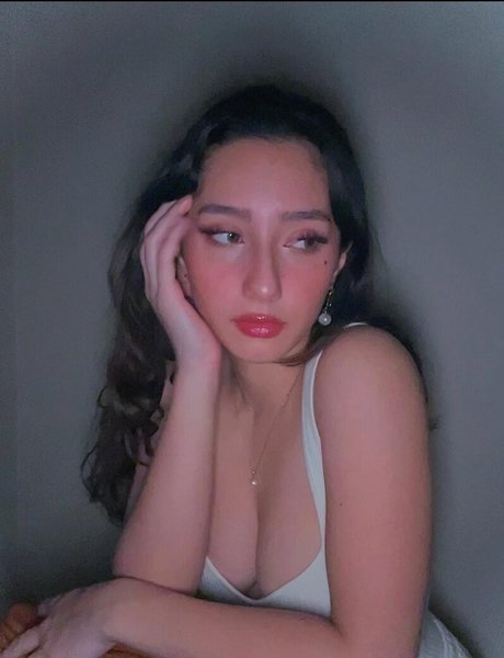 Sabrina Pezeshkian アートモデル 写真