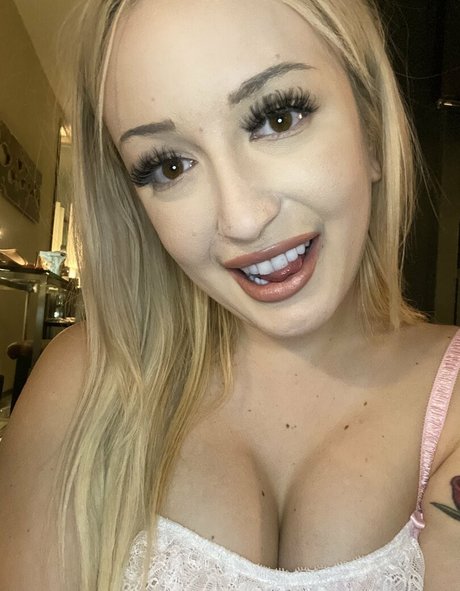 thatbeachbabekotton ポルノ女優 写真