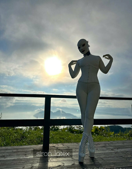 siron latex ポルノ女優 写真
