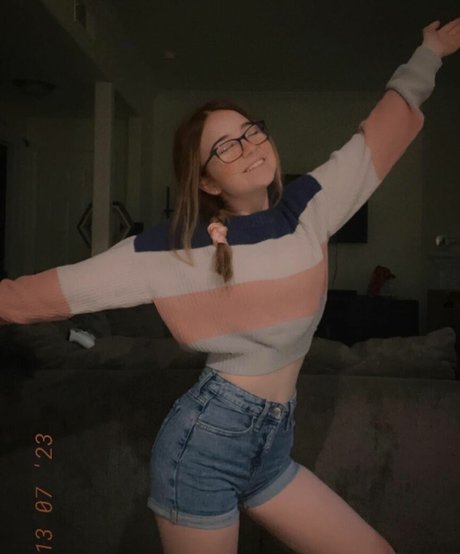 Lyssaurora セクシーモデル 写真