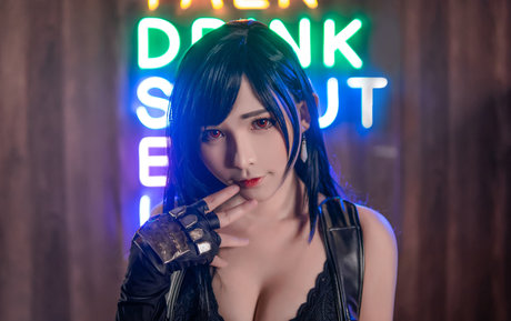 小さいチンポのシーメールOnlyFans アート裸 写真