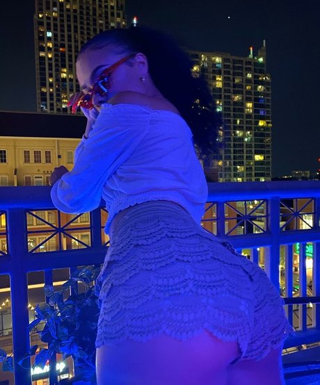 Alix Lapri ヌードモデル 画像