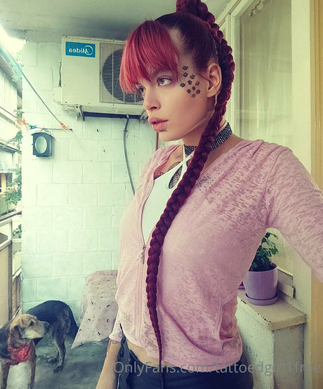tattoedgirl1free ポルノスター ヌード 写真