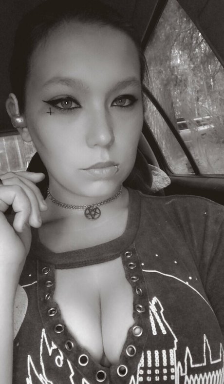 devillust69 ポルノ女優 写真