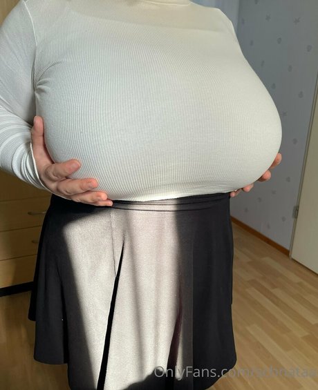 Schnataa セックスモデル 写真