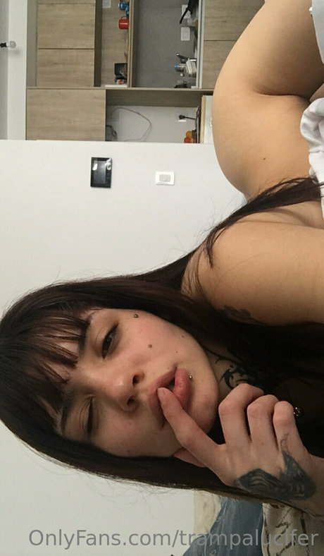 trampalucifer セクシーなスター 写真