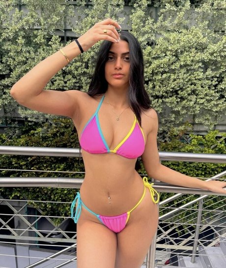 Happy Barot ポルノスター 独占 写真