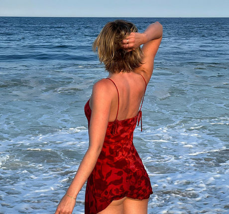 Niamh Adkins セクシーなスター 画像